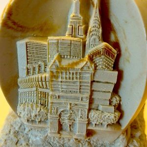 Big Apple / NYC intricately detailed paper Wieght